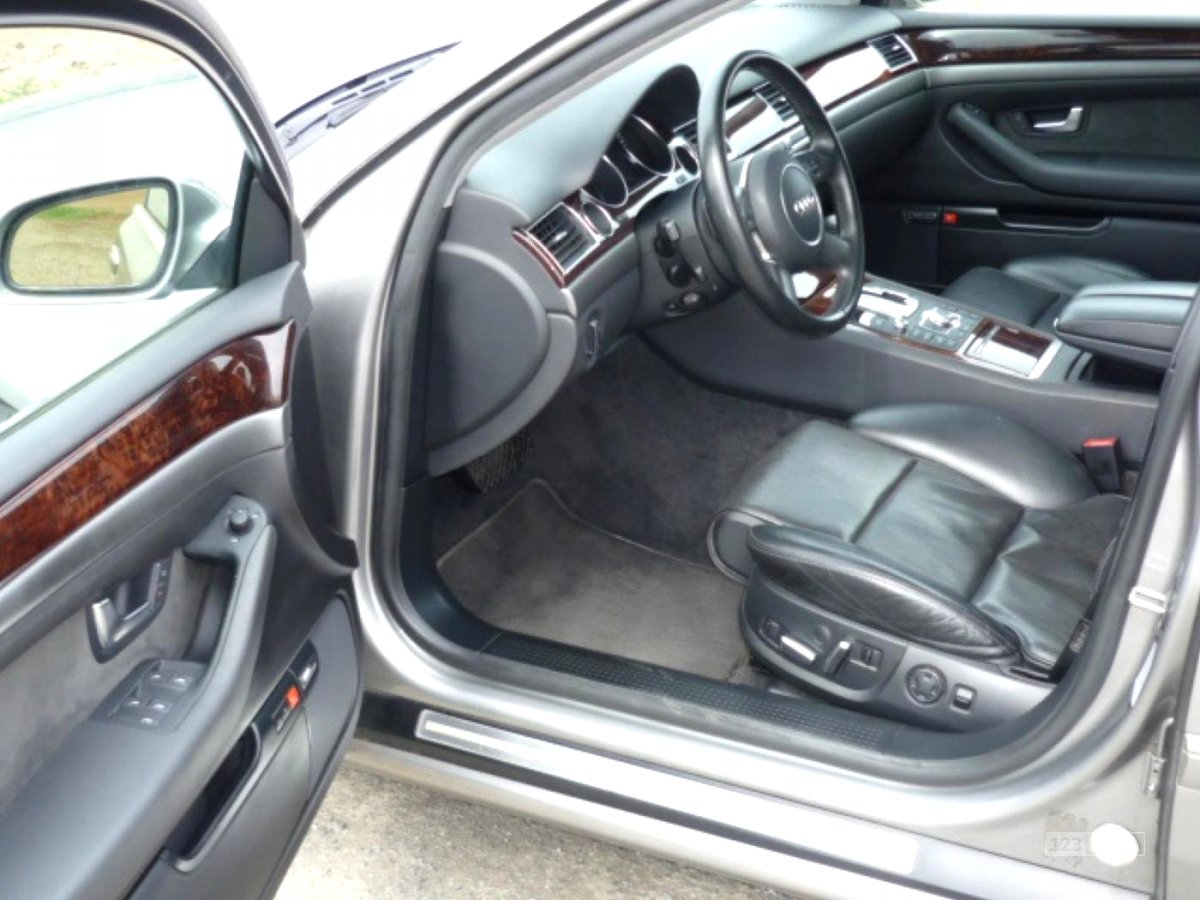 Audi A8, 2005 - pohled č. 11