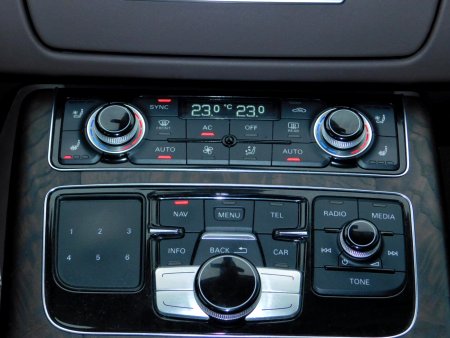 Audi A8, 2012 - pohled č. 10