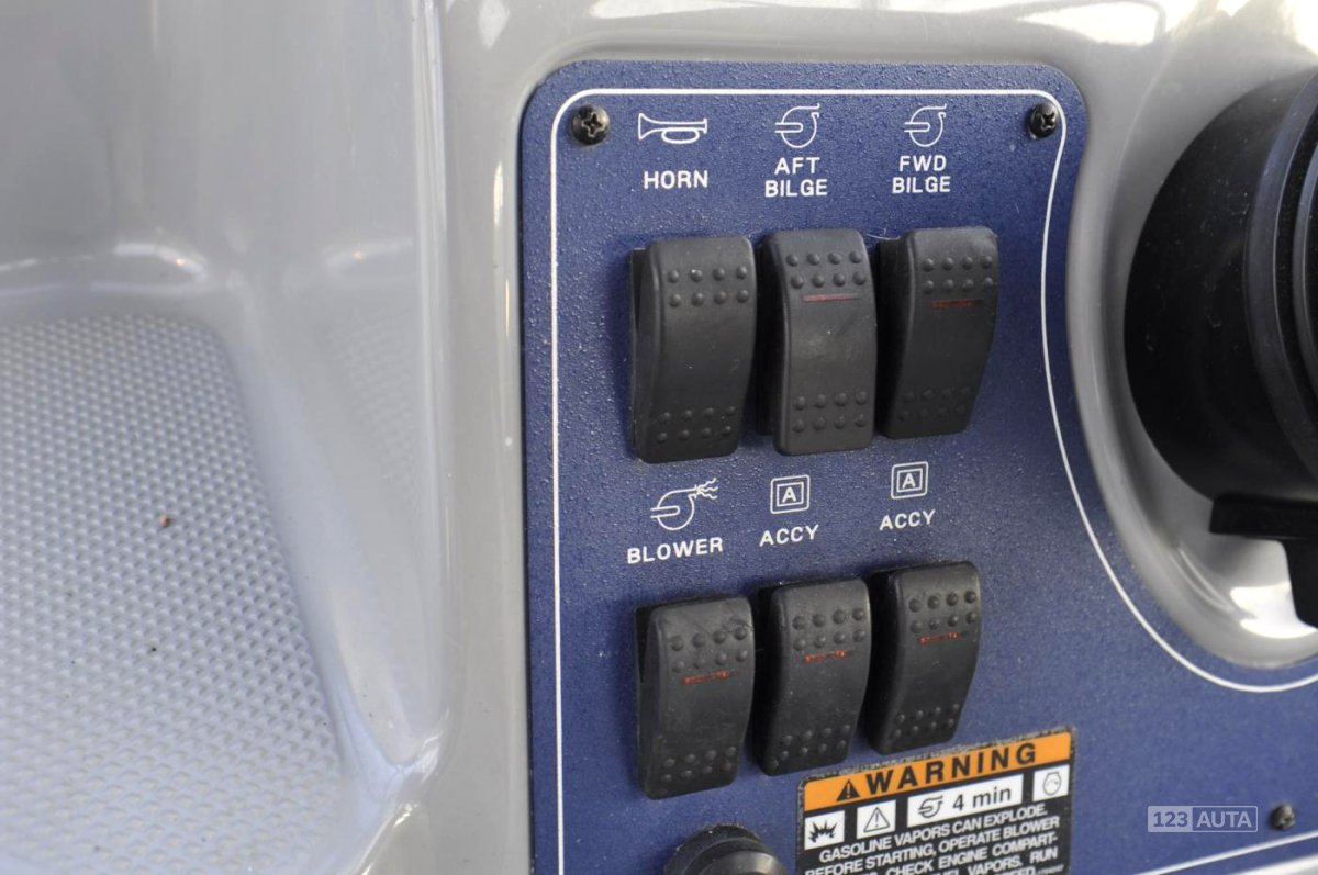 Bayliner 250, 2005 - pohled č. 12