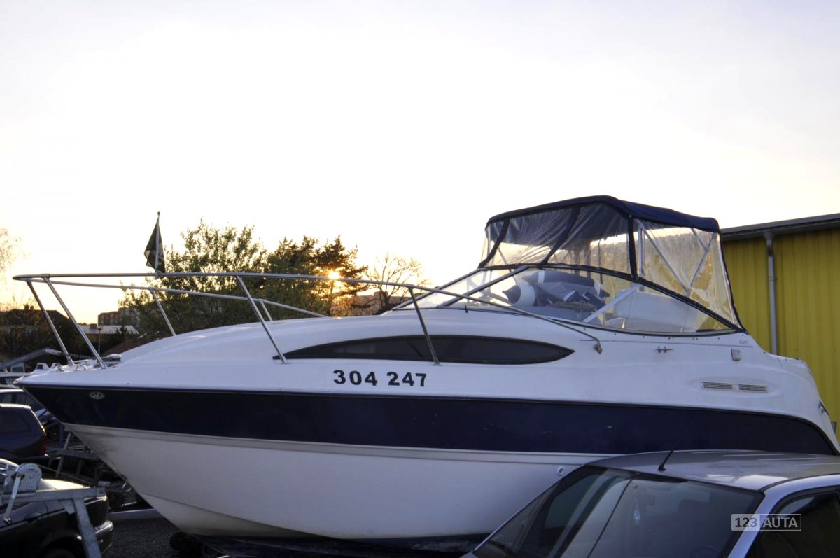 Bayliner 250, 2005 - pohled č. 2