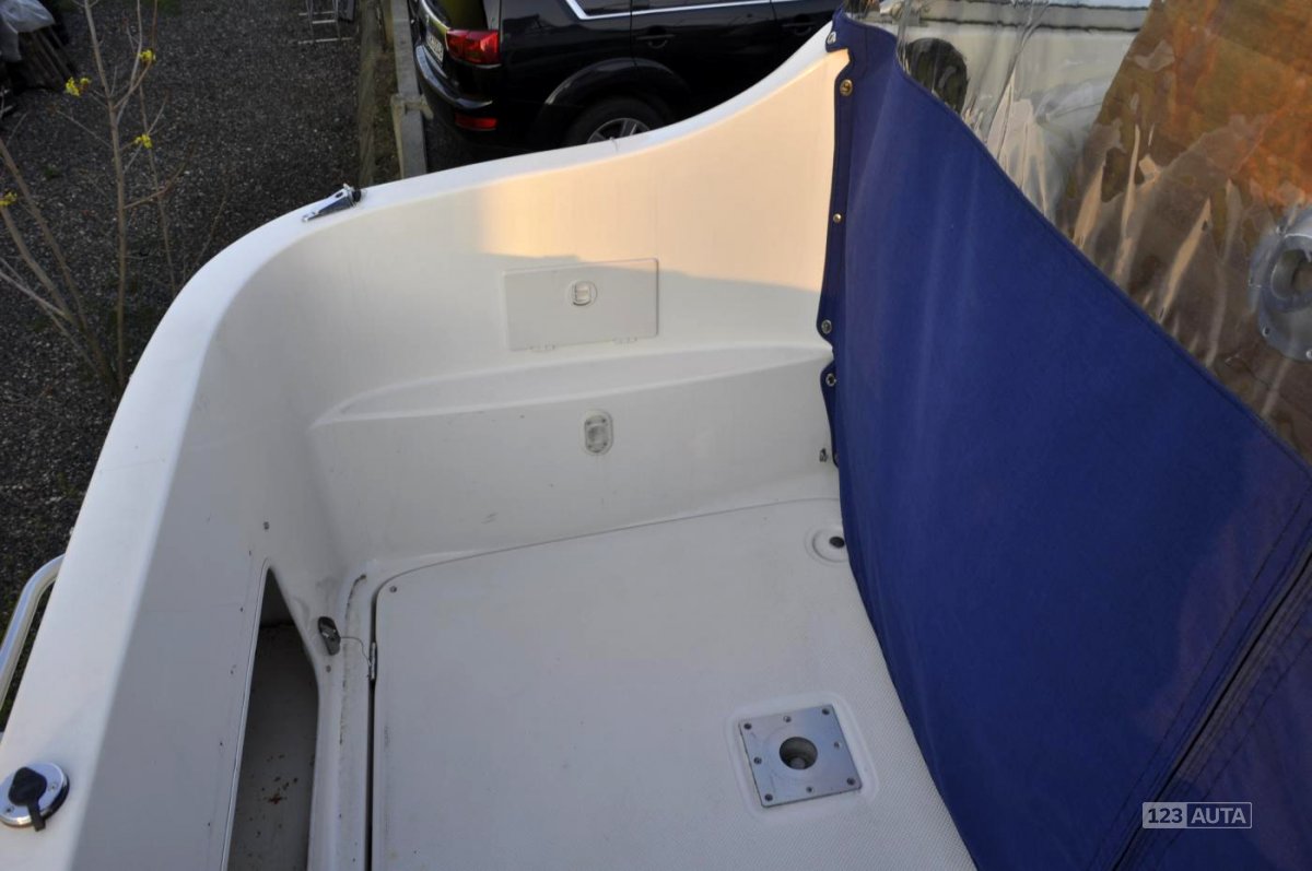 Bayliner 250, 2005 - pohled č. 25