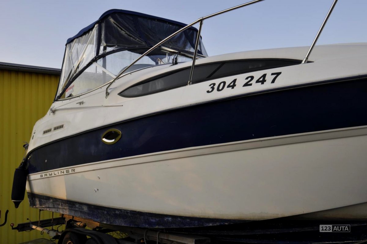 Bayliner 250, 2005 - pohled č. 3