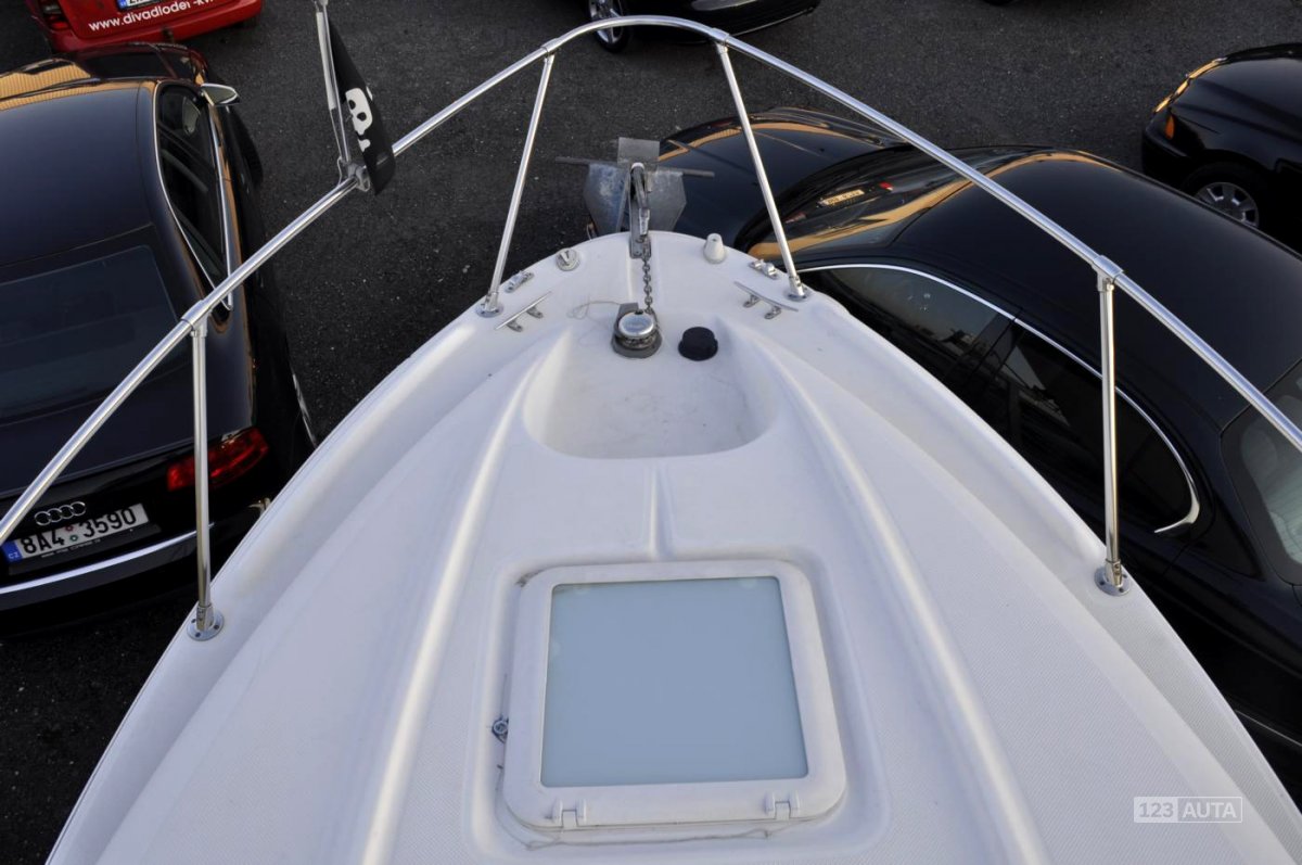 Bayliner 250, 2005 - pohled č. 5