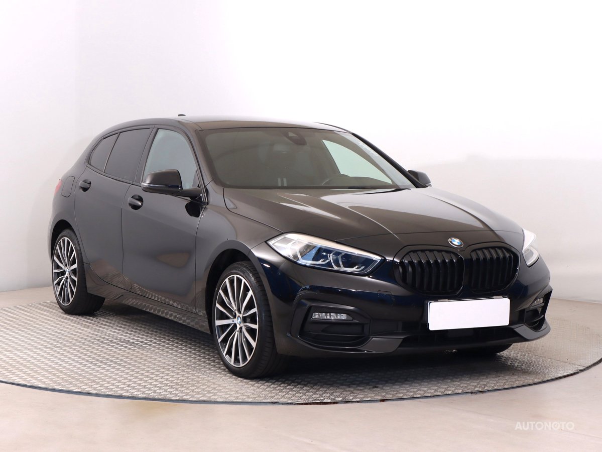 BMW 1, 2022 - celkový pohled