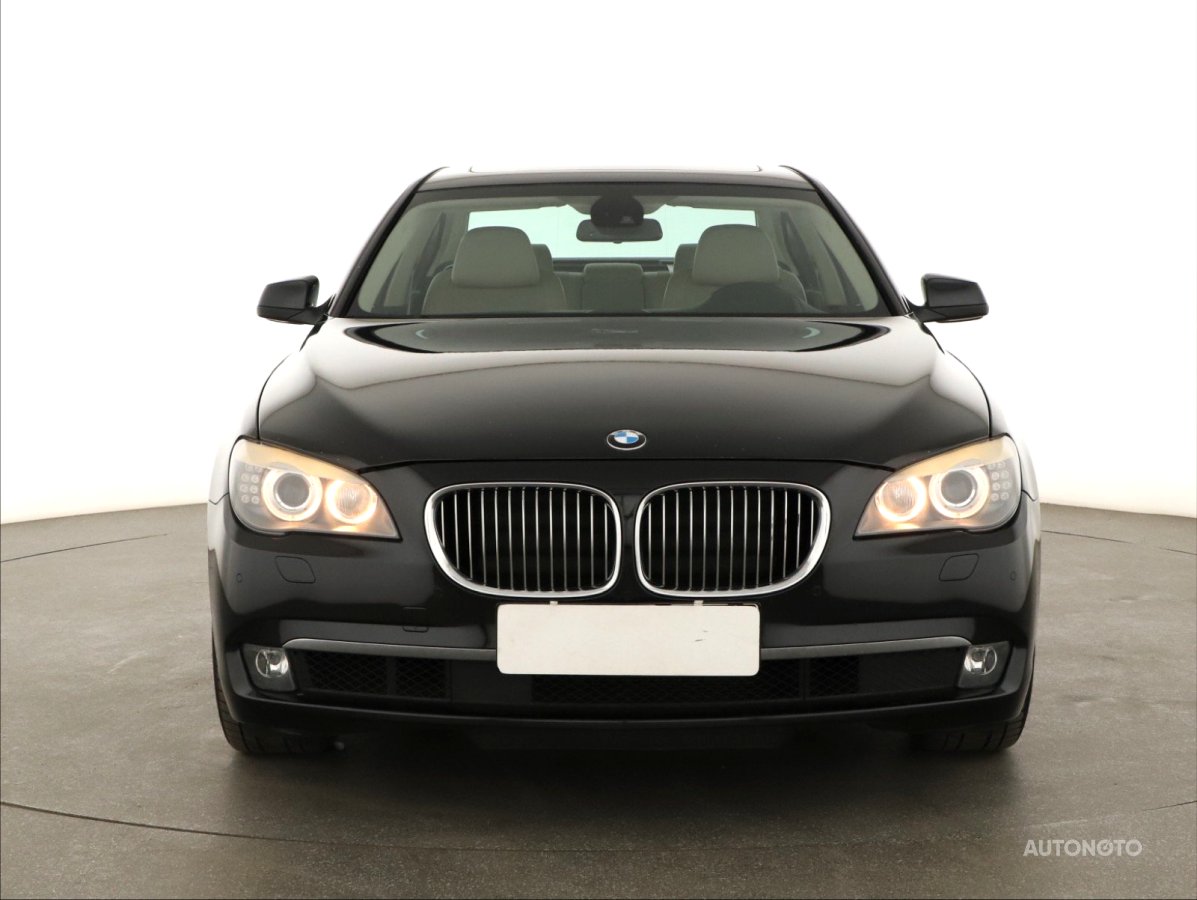 BMW 7, 2011 - pohled č. 2
