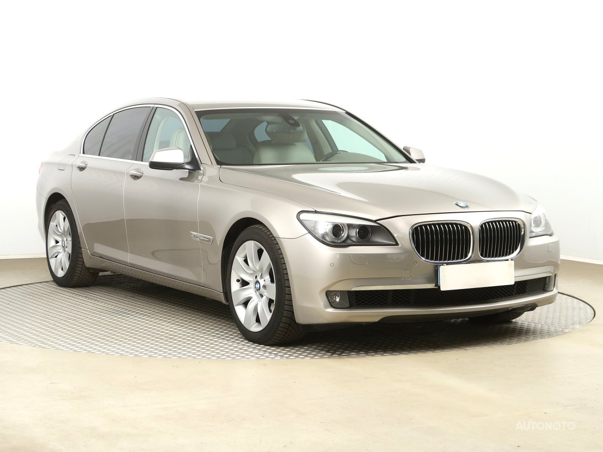 BMW 7, 2010 - celkový pohled