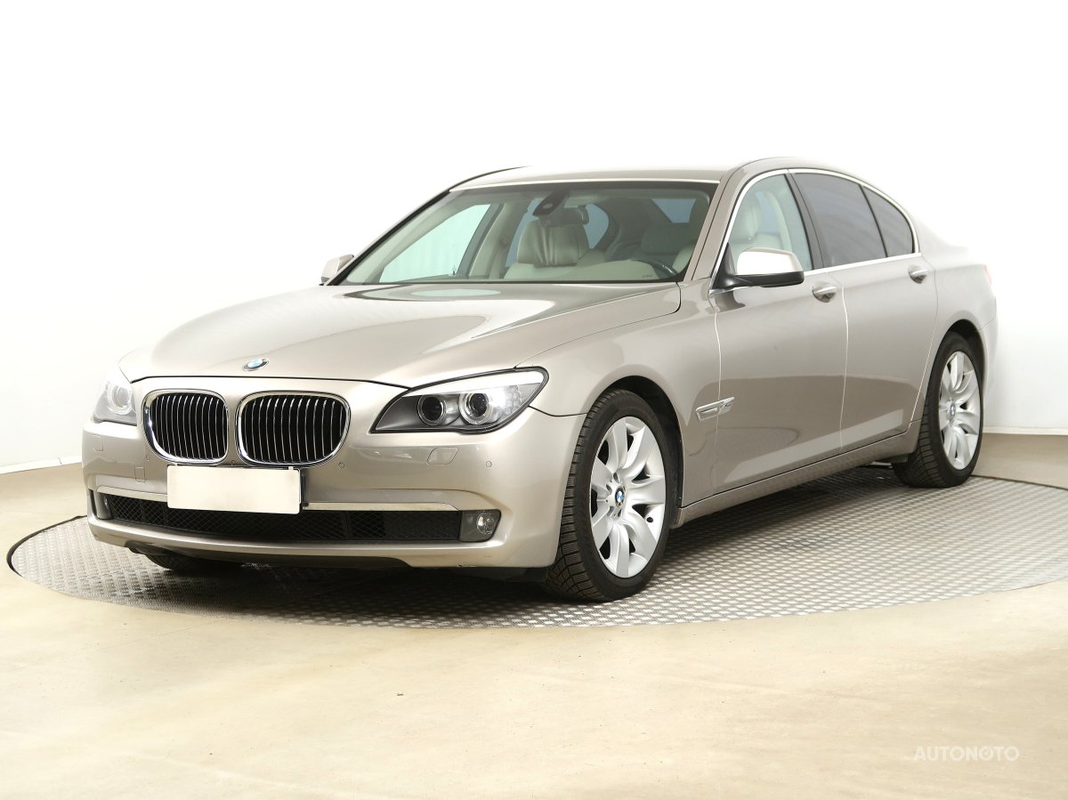 BMW 7, 2010 - pohled č. 3