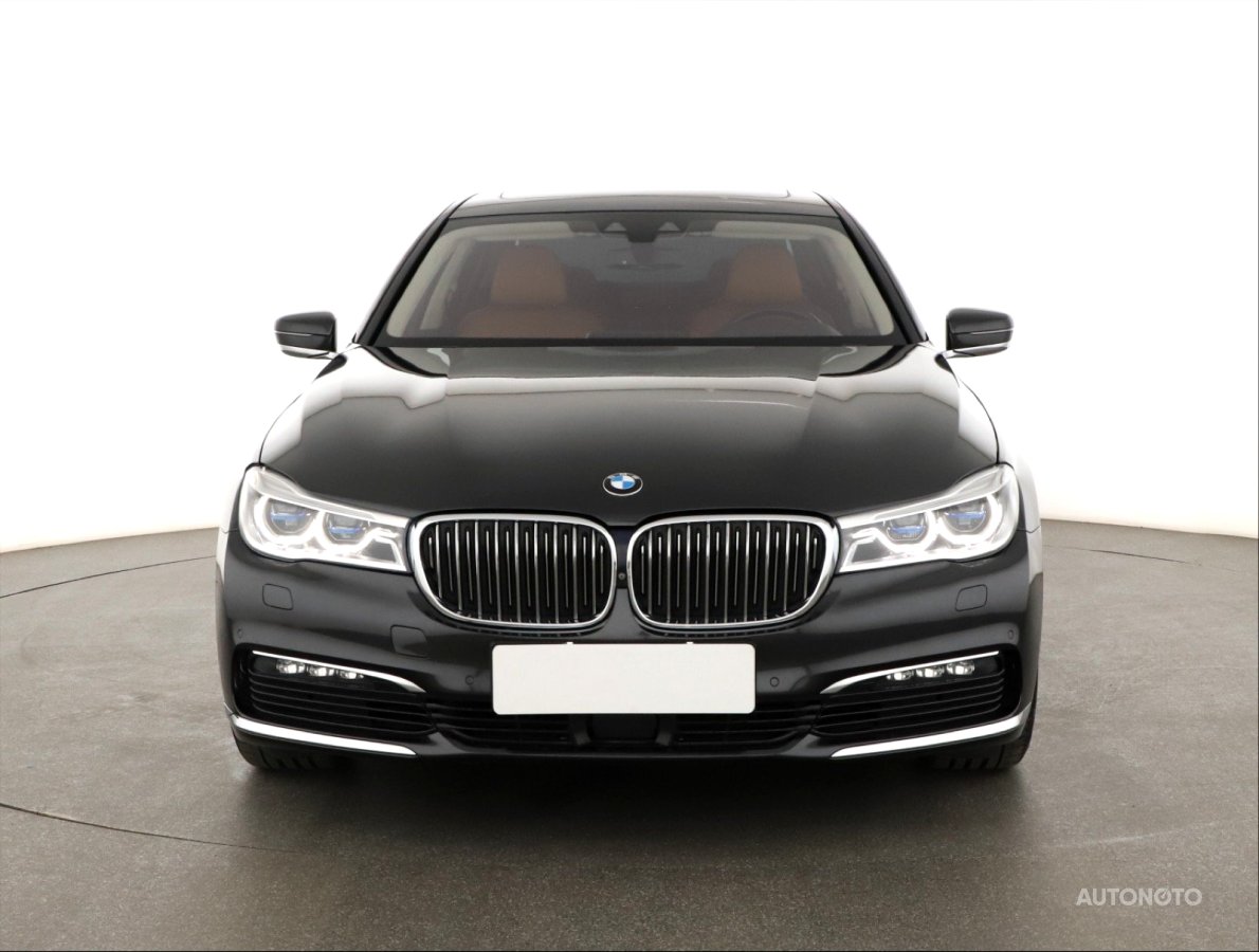 BMW 7, 2019 - pohled č. 2