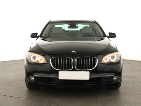 BMW 7, 2011 - pohled č. 2