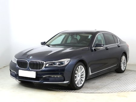 BMW 7, 2016 - pohled č. 3