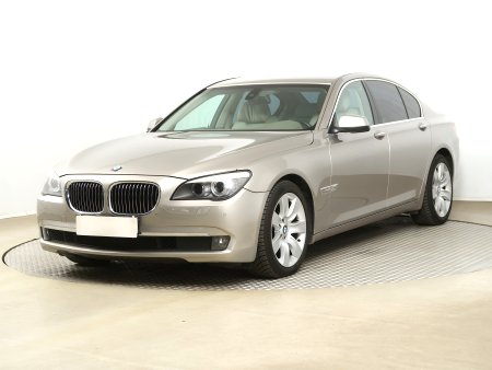 BMW 7, 2010 - pohled č. 3
