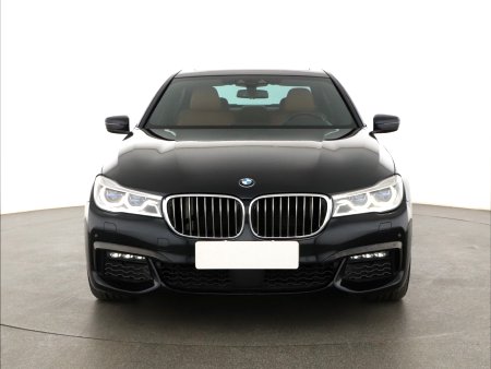 BMW 7, 2016 - pohled č. 2