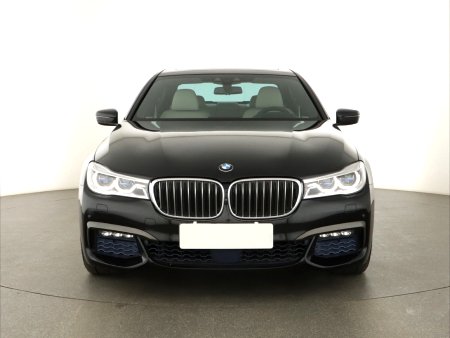 BMW 7, 2018 - pohled č. 2
