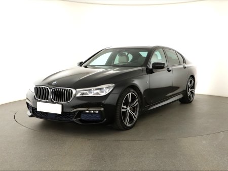 BMW 7, 2018 - pohled č. 3
