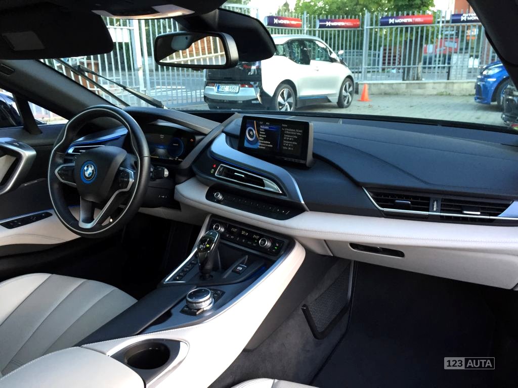 BMW i8, 2014 - pohled č. 10