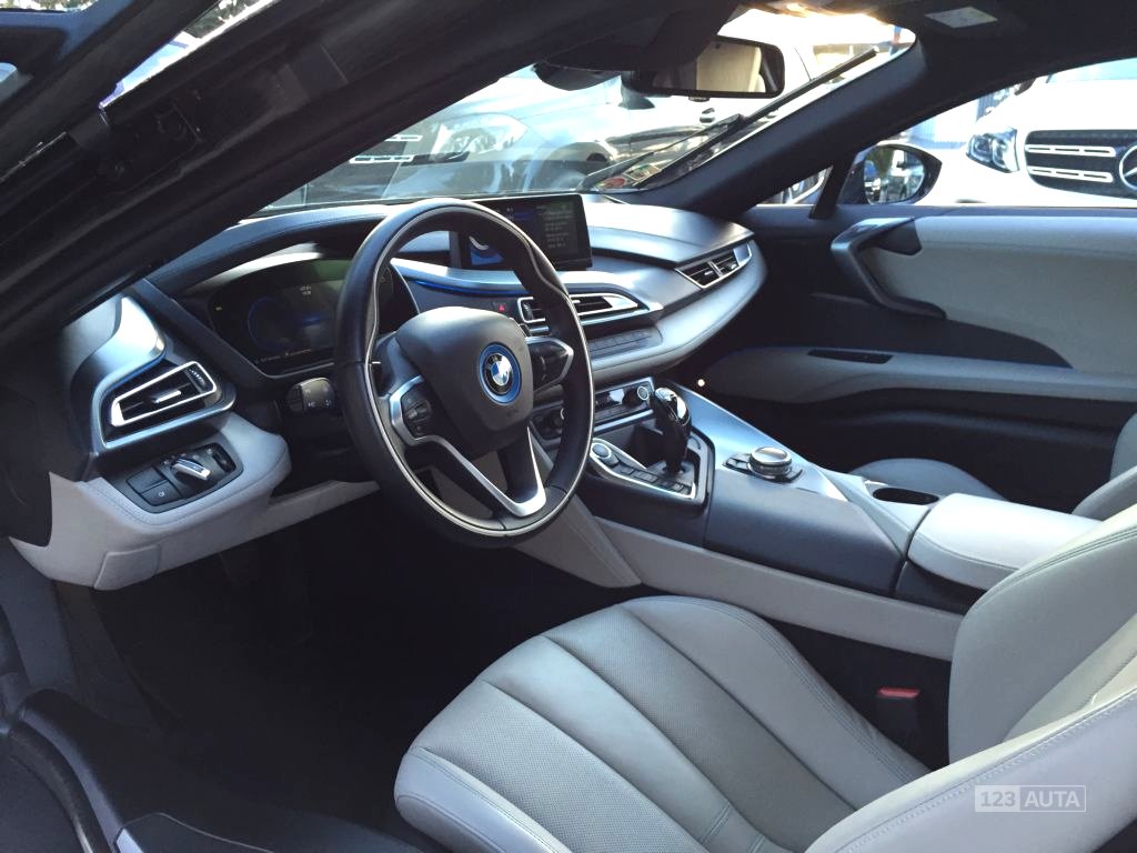 BMW i8, 2014 - pohled č. 11