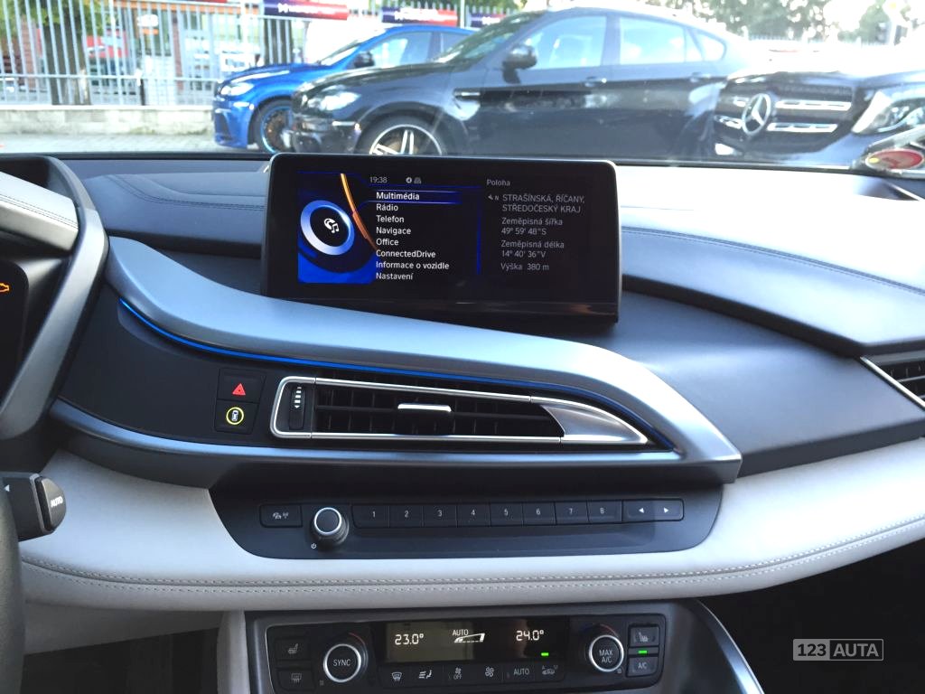 BMW i8, 2014 - pohled č. 14