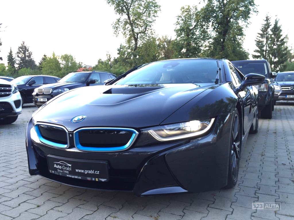 BMW i8, 2014 - pohled č. 3