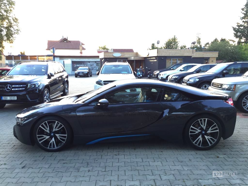 BMW i8, 2014 - pohled č. 4