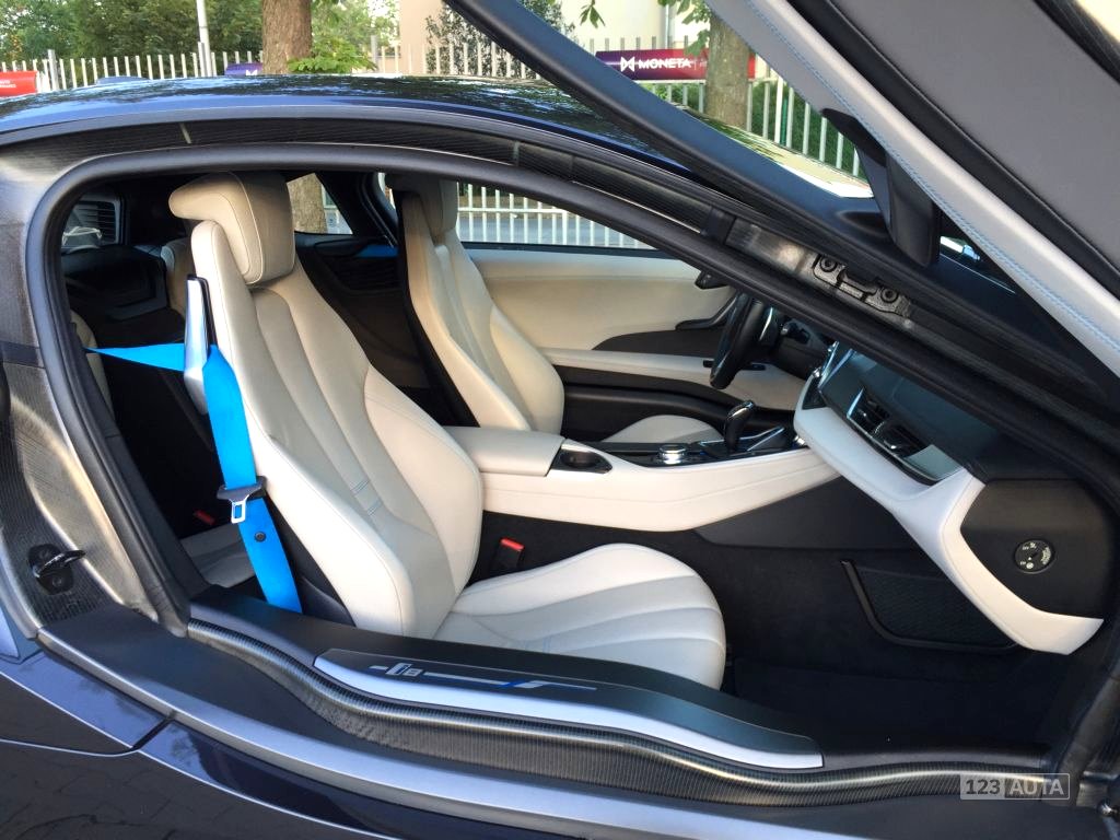 BMW i8, 2014 - pohled č. 8