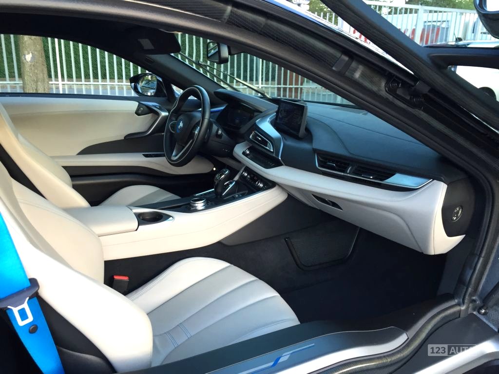 BMW i8, 2014 - pohled č. 9