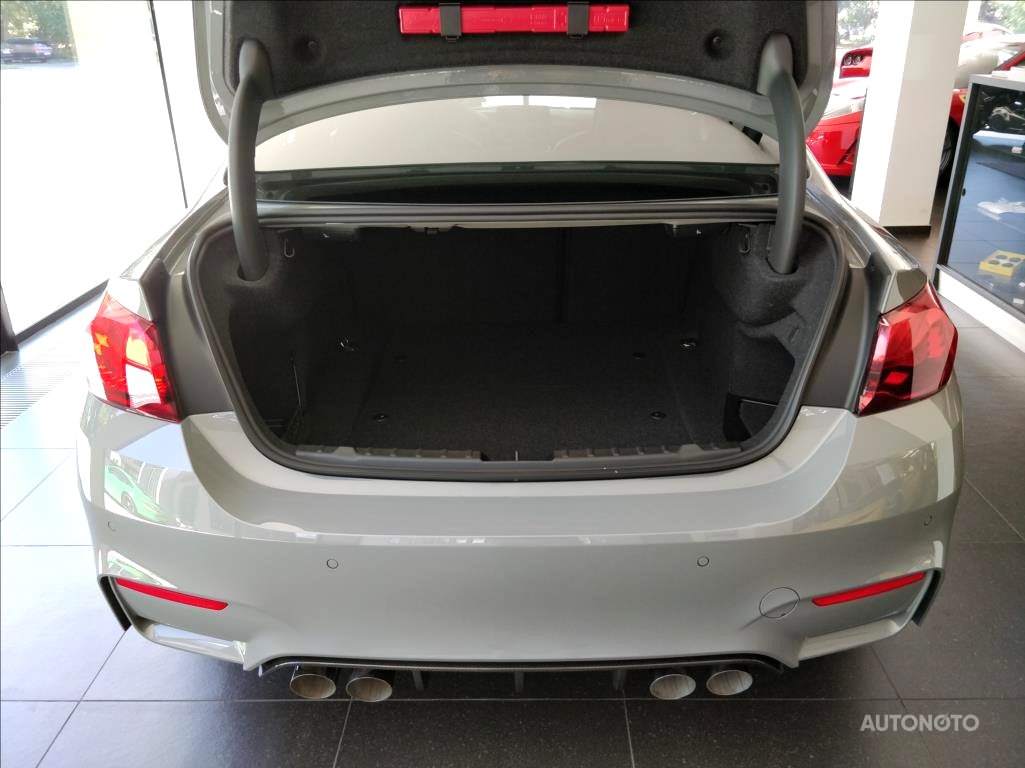 BMW M4, 2018 - pohled č. 7