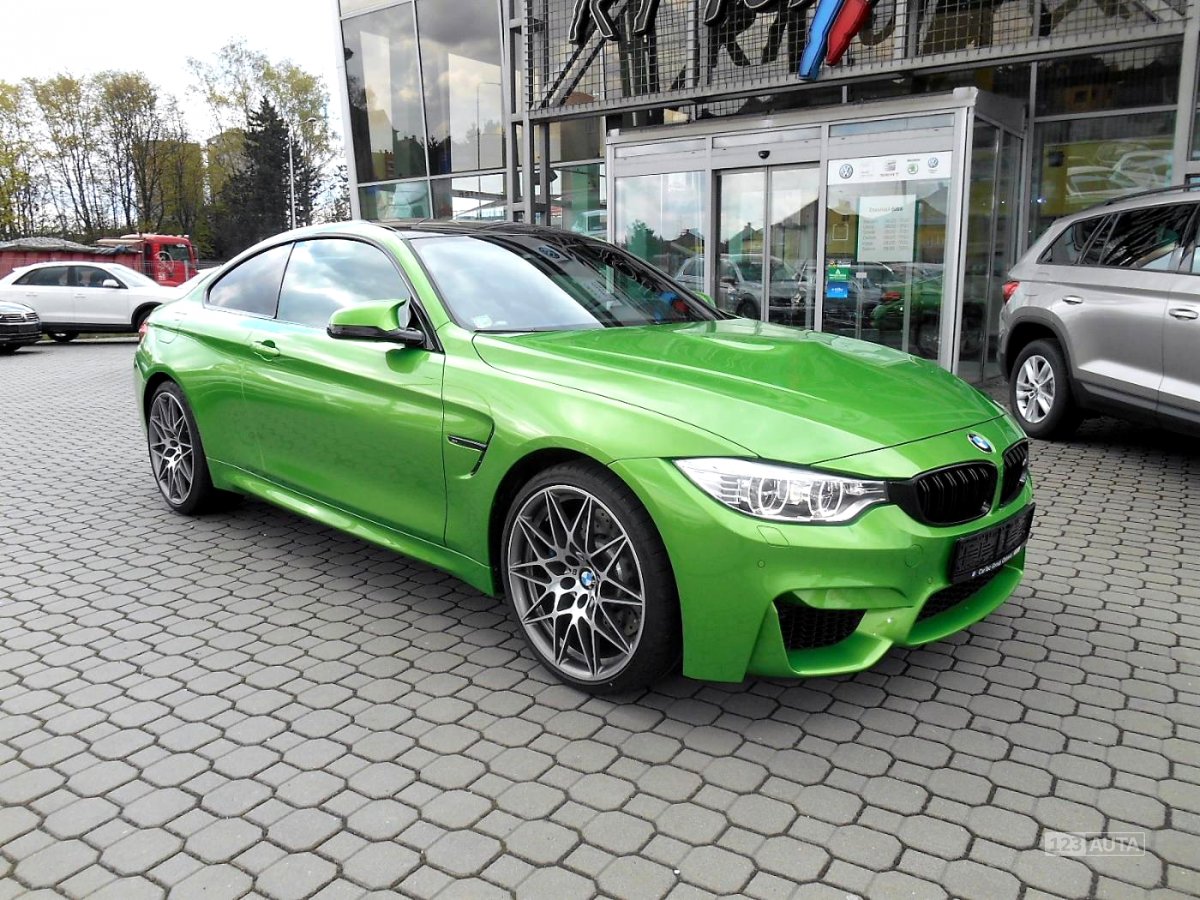 BMW M4, 2017 - pohled č. 12