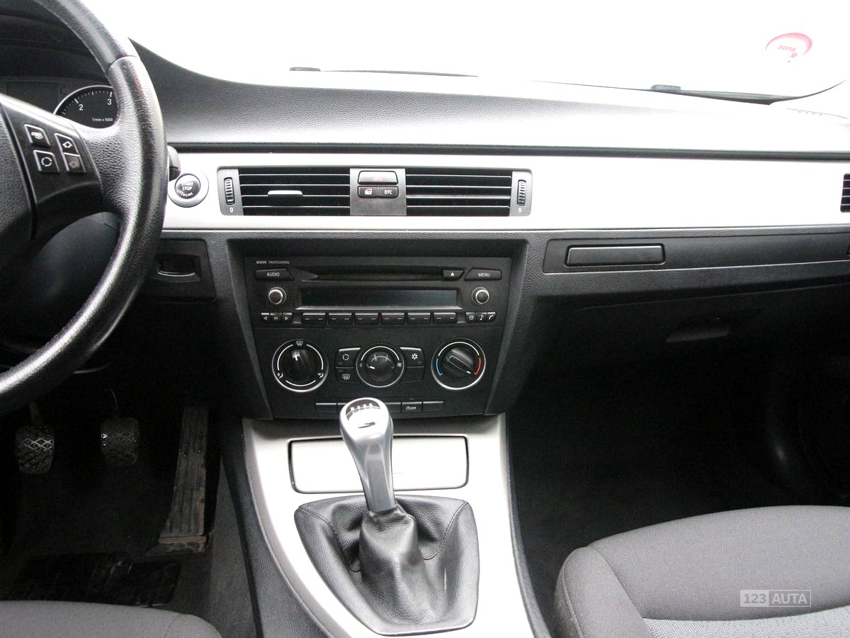 BMW Řada 3, 2007 - pohled č. 13