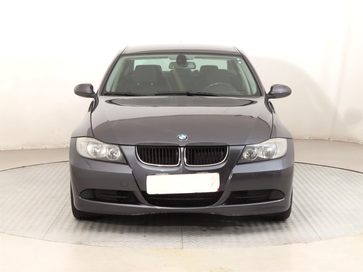 BMW Řada 3, 2005 - pohled č. 2