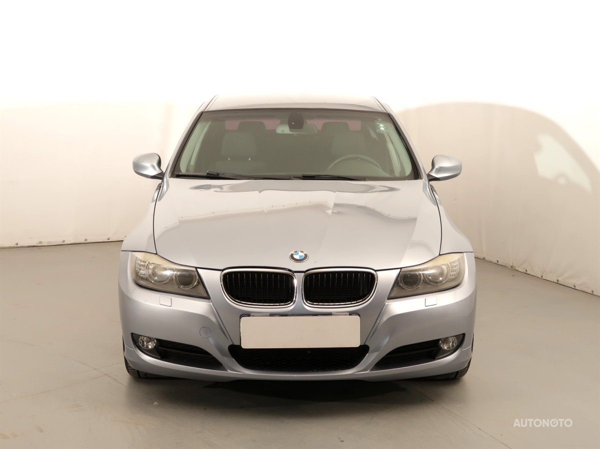 BMW Řada 3, 2011 - pohled č. 2