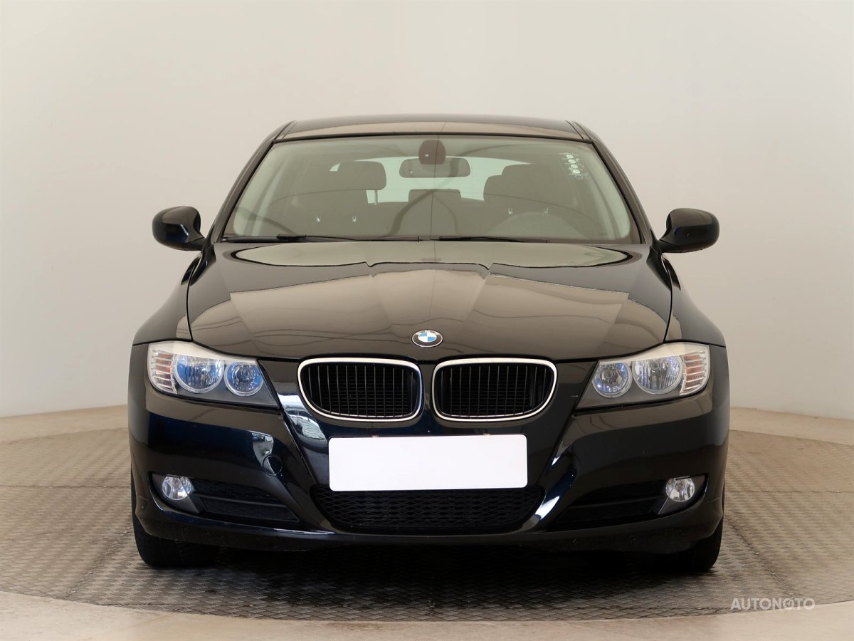 BMW Řada 3, 2011 - pohled č. 2
