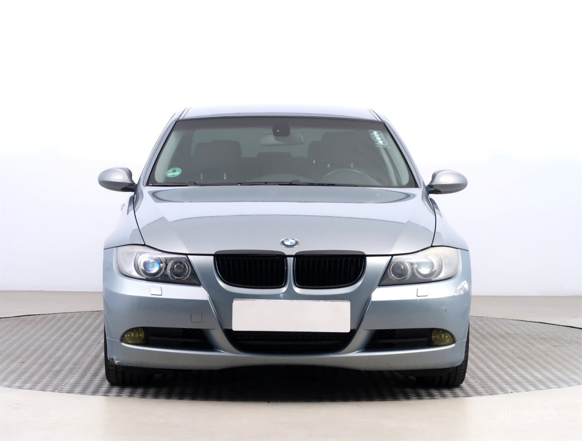 BMW Řada 3, 2006 - pohled č. 2