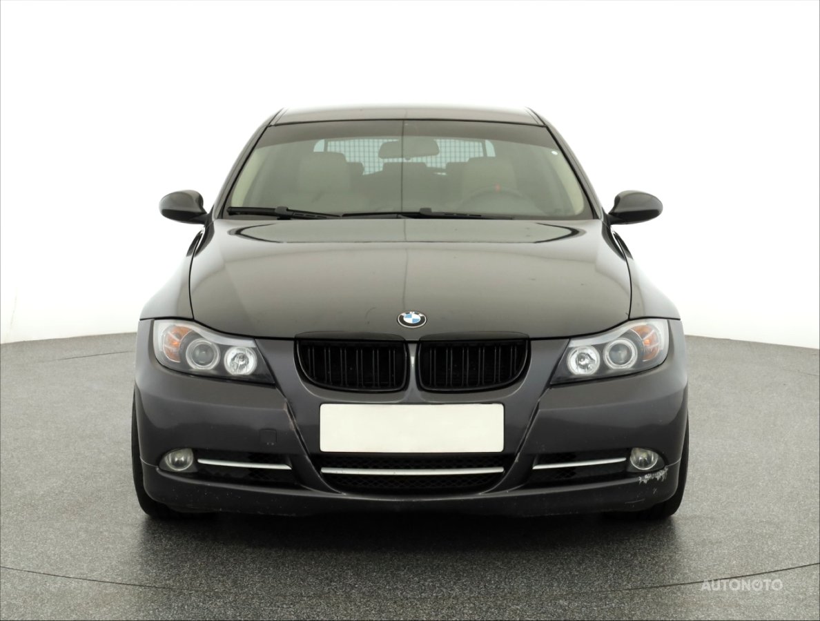 BMW Řada 3, 2006 - pohled č. 2