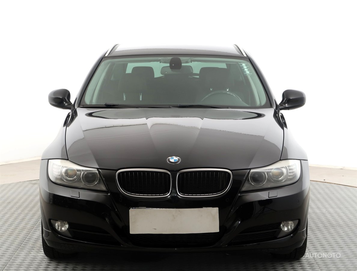 BMW Řada 3, 2011 - pohled č. 2