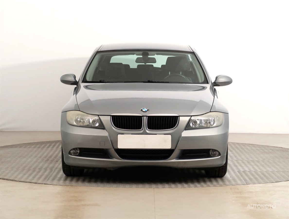 BMW Řada 3, 2008 - pohled č. 2