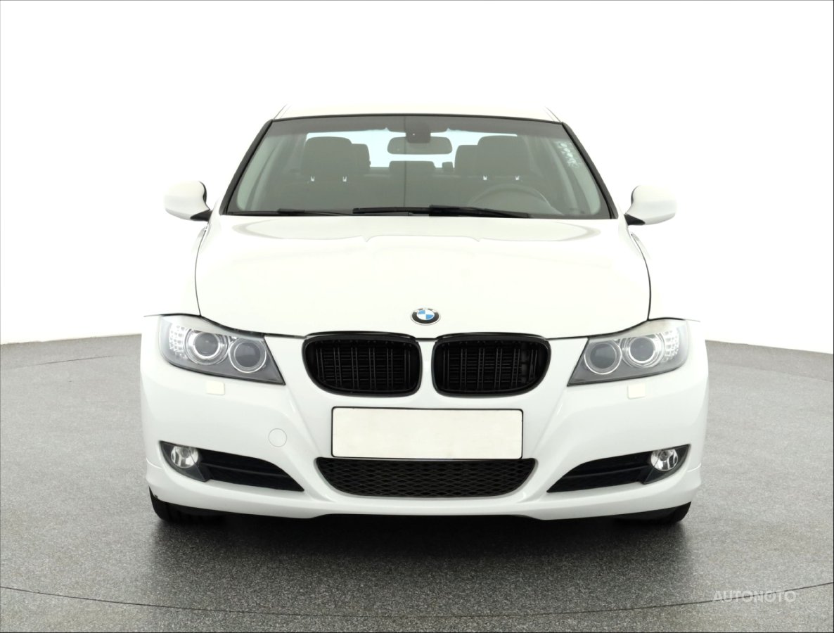 BMW Řada 3, 2011 - pohled č. 2