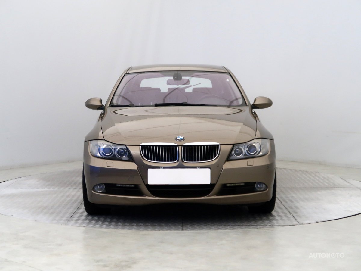 BMW Řada 3, 2007 - pohled č. 2