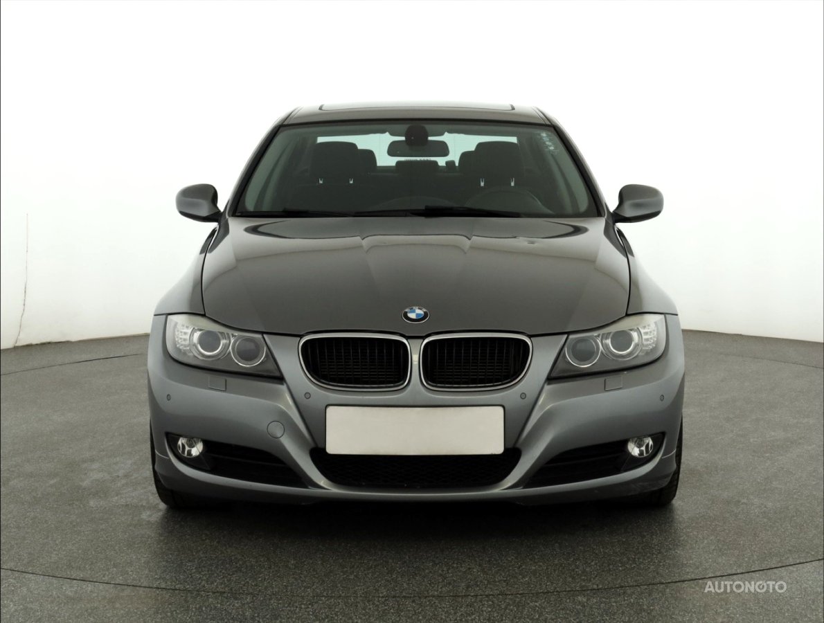 BMW Řada 3, 2010 - pohled č. 2