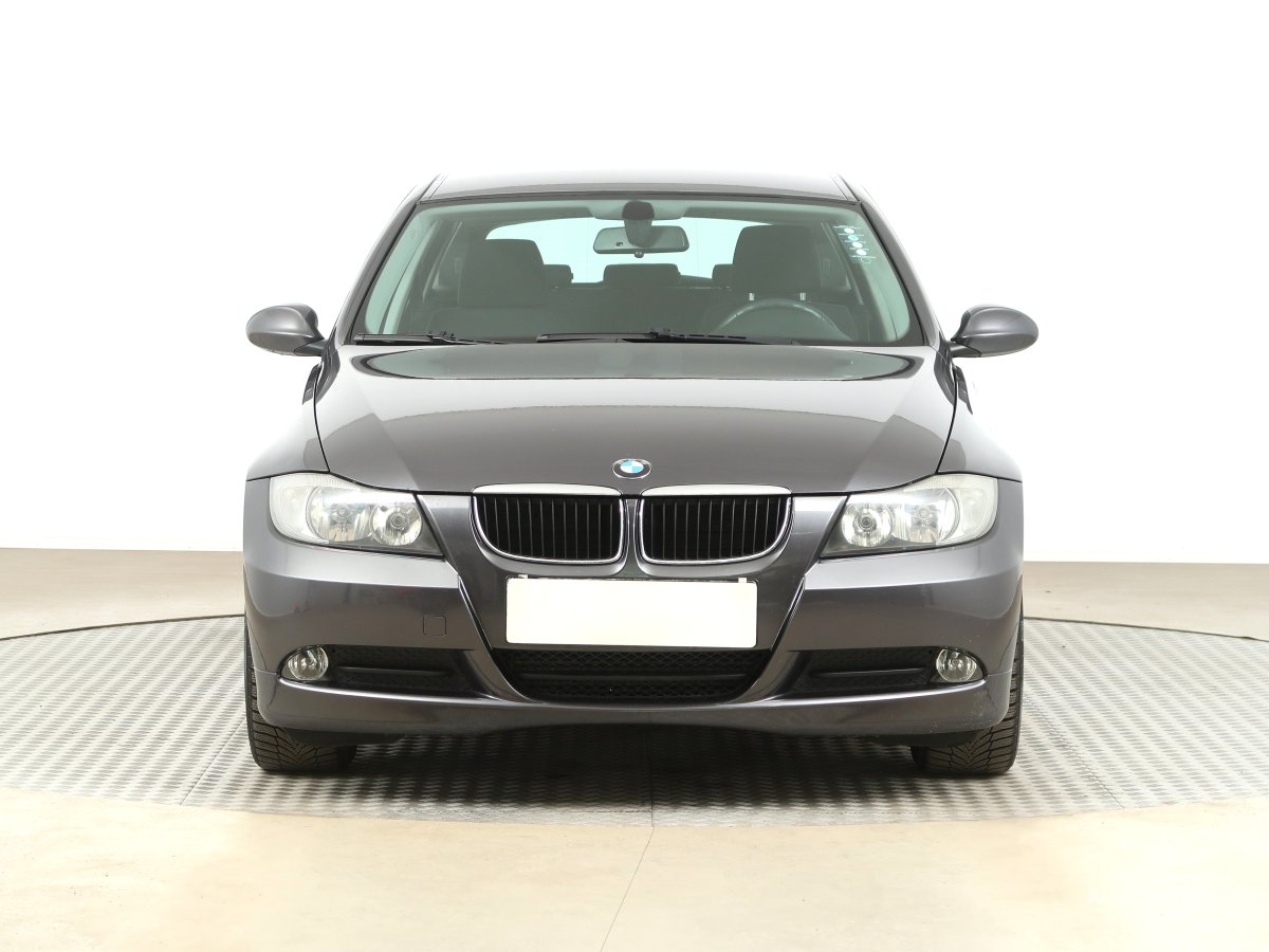 BMW Řada 3, 2008 - pohled č. 2