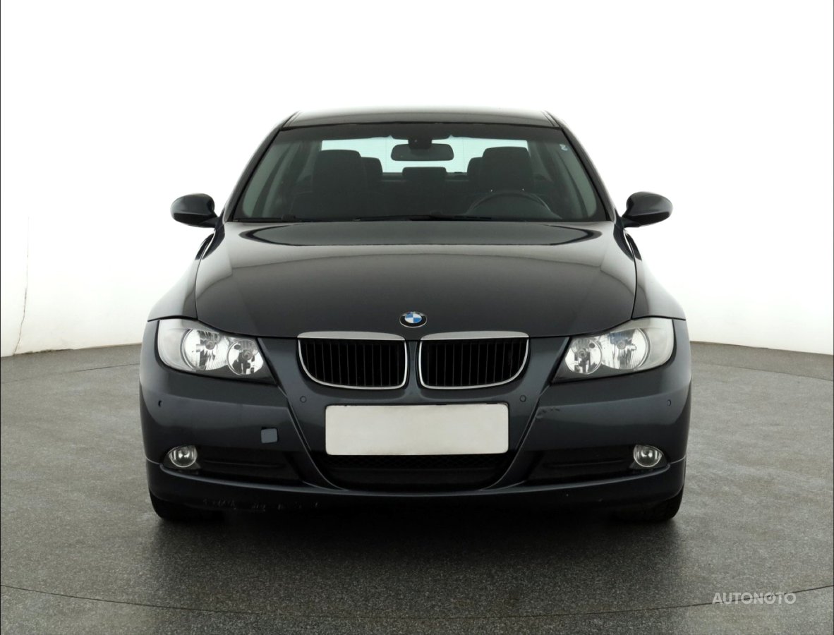 BMW Řada 3, 2006 - pohled č. 2