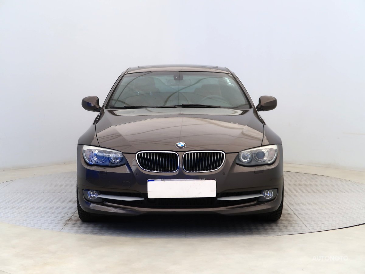 BMW Řada 3, 2011 - pohled č. 2
