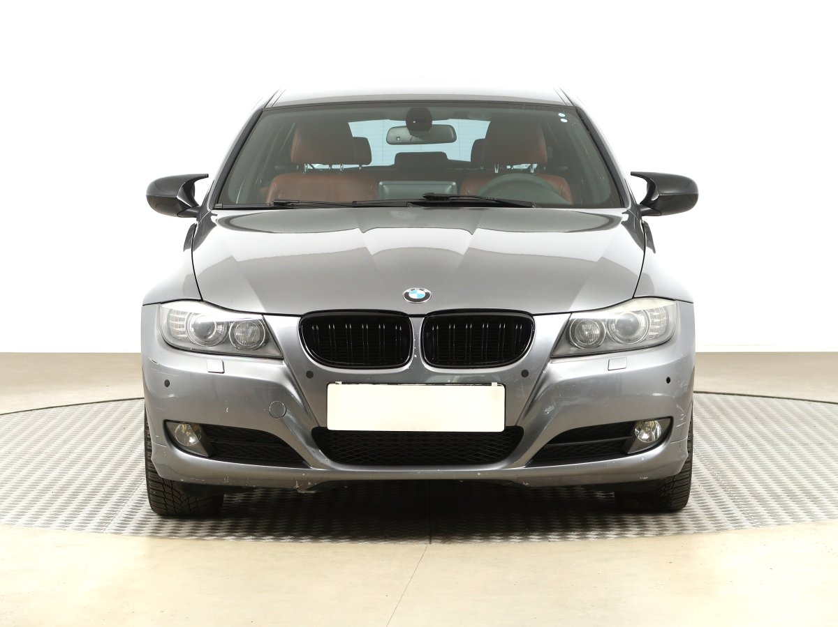 BMW Řada 3, 2011 - pohled č. 2