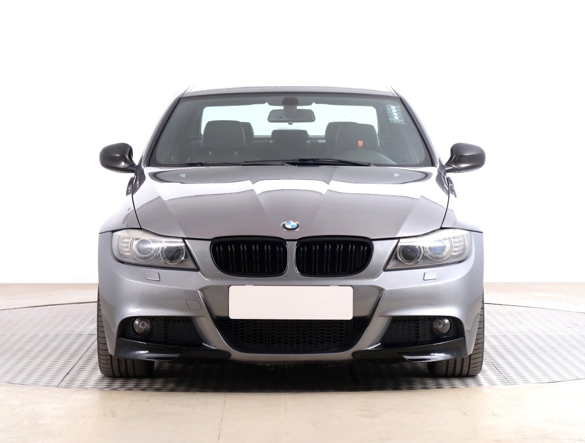 BMW Řada 3, 2011 - pohled č. 2