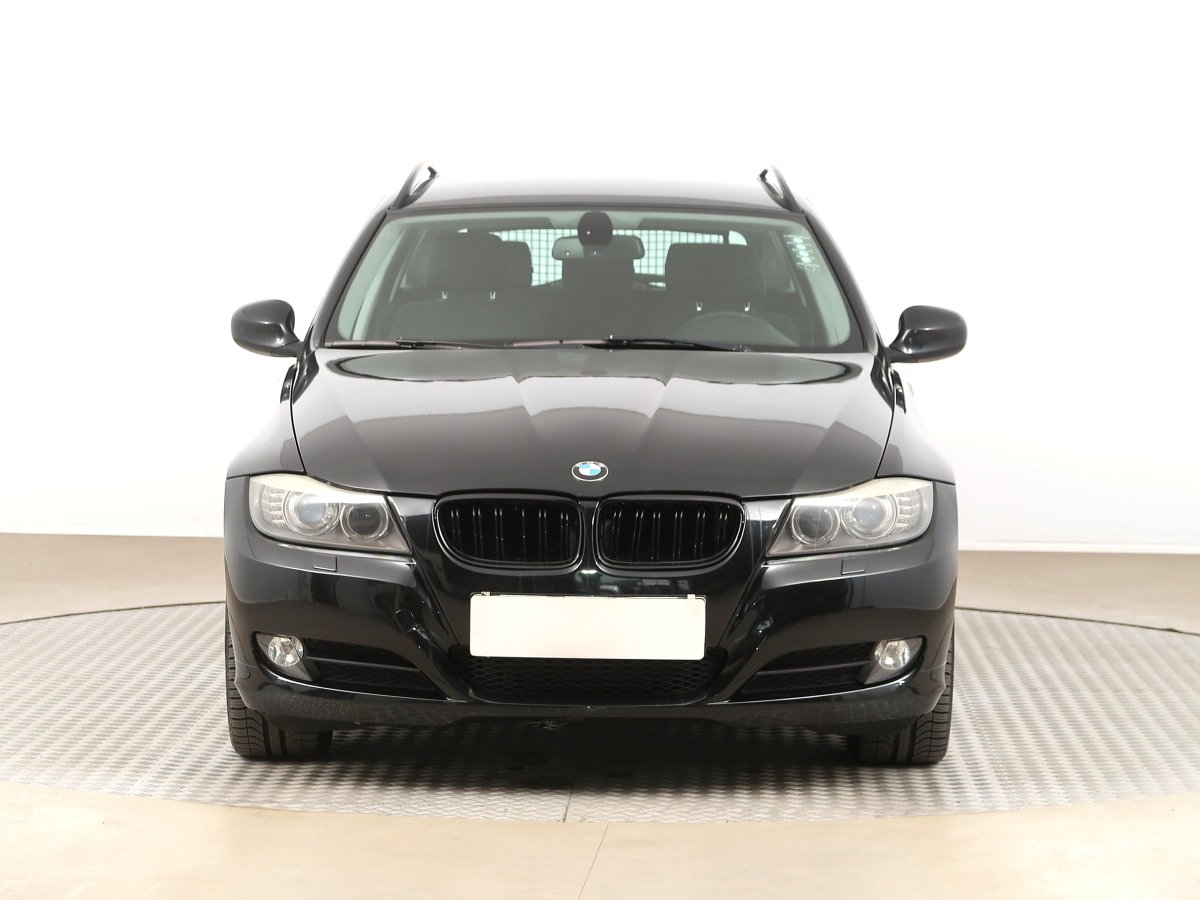 BMW Řada 3, 2010 - pohled č. 2