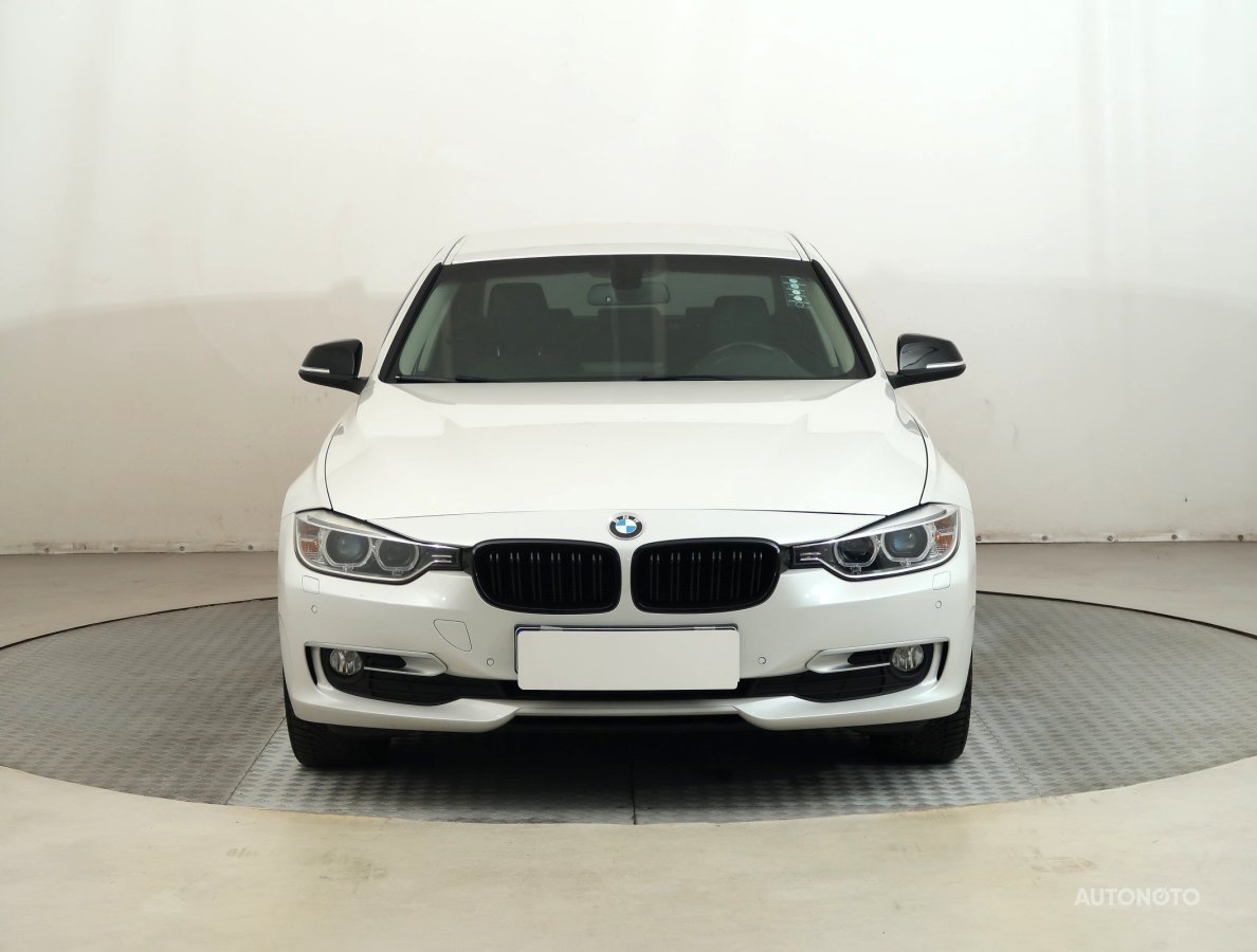 BMW Řada 3, 2012 - pohled č. 2