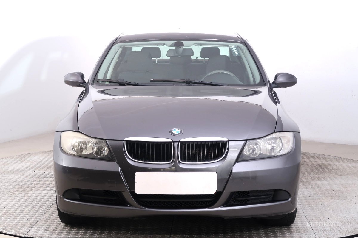 BMW Řada 3, 2005 - pohled č. 2