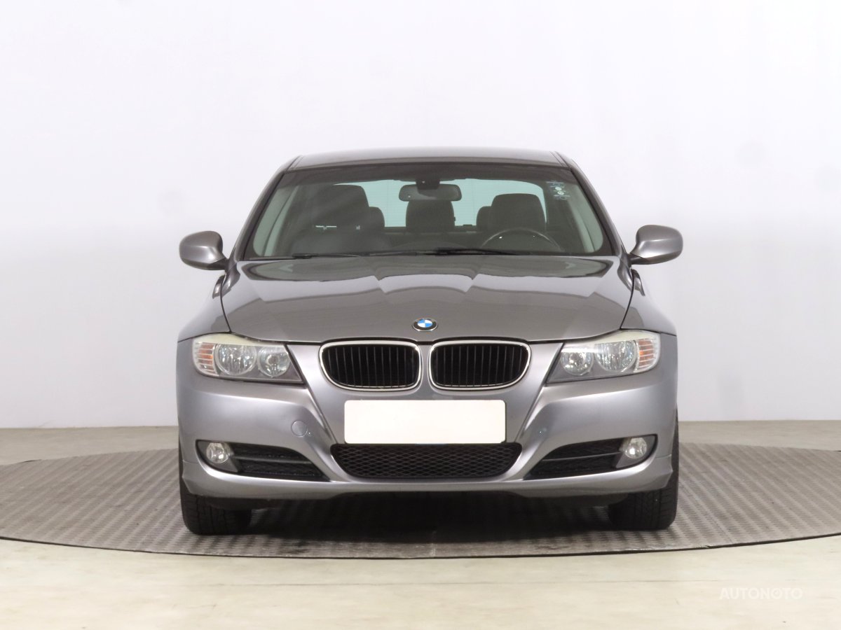 BMW Řada 3, 2011 - pohled č. 2