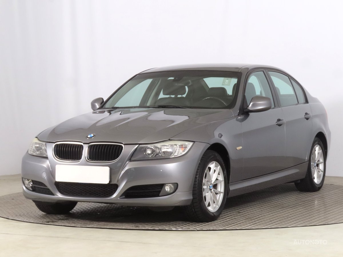 BMW Řada 3, 2011 - pohled č. 3