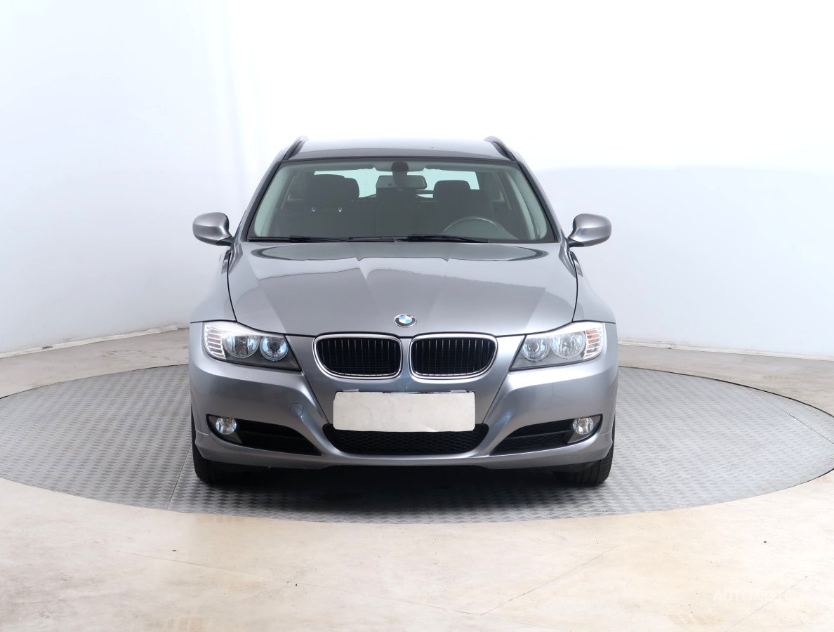 BMW Řada 3, 2011 - pohled č. 2