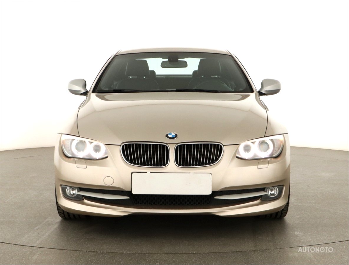 BMW Řada 3, 2011 - pohled č. 2